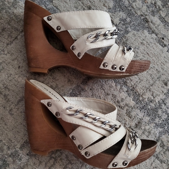 White Wedge Open Sandals - Picture 3 of 6